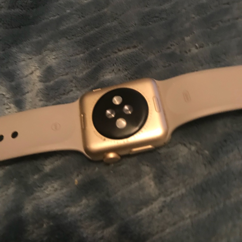 Rose Gold Apple Watch - Picture 4 of 4